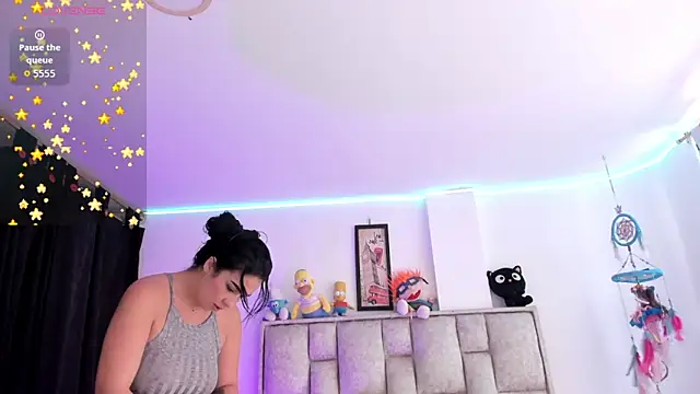 brianaGuzman online show from 11.18.25