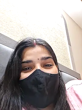 Snapshot of aaliya_bhattt chatting on 10.31.25 aaliya bhattt online show from 10.31.25