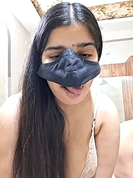 Snapshot of aaliya_bhattt chatting on 02.24.26 aaliya bhattt online show from 02.24.26