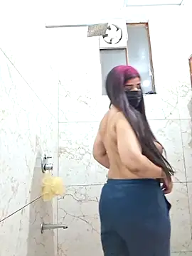 Snapshot of aaliya_bhattt chatting on 03.04.26 aaliya bhattt online show from 03.04.26