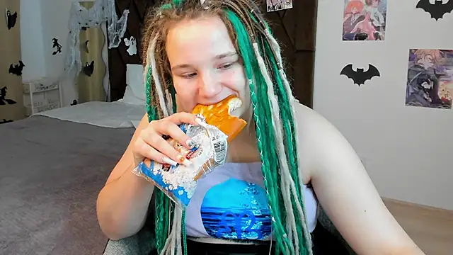 GloriaHylivi online show from 12.21.24