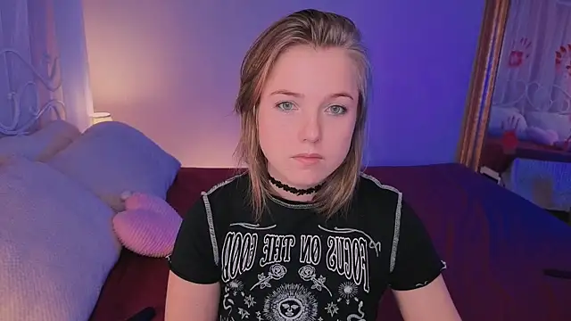 Snapshot of mary_ton chatting on 11.05.25 mary ton online show from 11.05.25