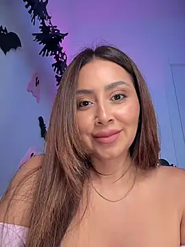 Snapshot of vixen_allure chatting on 10.25.25 vixen allure online show from 10.25.25