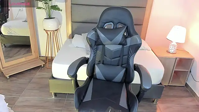 irantzu hank online show from 02.13.25