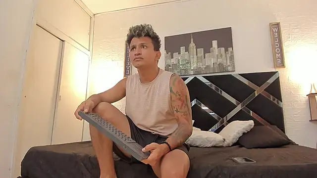 Snapshot of nakedfoam1 chatting on 09.23.25 nakedfoam1 online show from 09.23.25