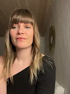 Snapshot of Milla__one chatting on 02.13.25 Milla  one online show from 02.13.25