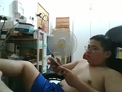 Snapshot of shyboymasturbation chatting on 12.18.24 shyboymasturbation online show from 12.18.24