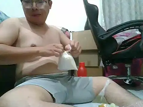 Snapshot of shyboymasturbation chatting on 01.03.25 shyboymasturbation online show from 01.03.25