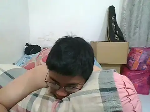 Snapshot of shyboymasturbation chatting on 01.04.25 shyboymasturbation online show from 01.04.25