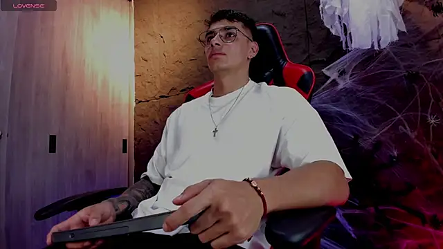 Snapshot of joseph_boy chatting on 10.29.25 joseph boy online show from 10.29.25