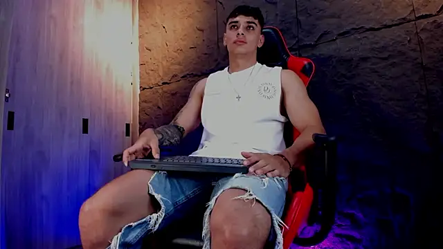 Snapshot of joseph_boy chatting on 11.08.25 joseph boy online show from 11.08.25