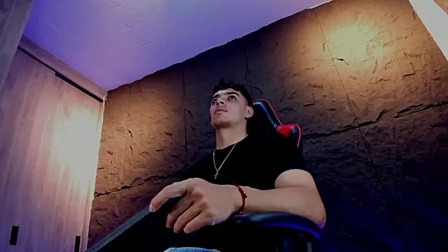 Snapshot of joseph_boy chatting on 11.13.25 joseph boy online show from 11.13.25