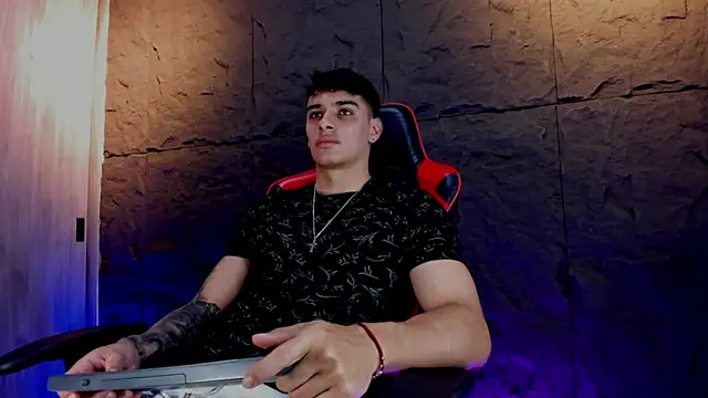 Snapshot of joseph_boy chatting on 11.14.25 joseph boy online show from 11.14.25