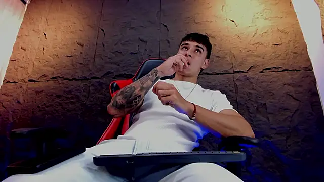 Snapshot of joseph_boy chatting on 12.15.25 joseph boy online show from 12.15.25