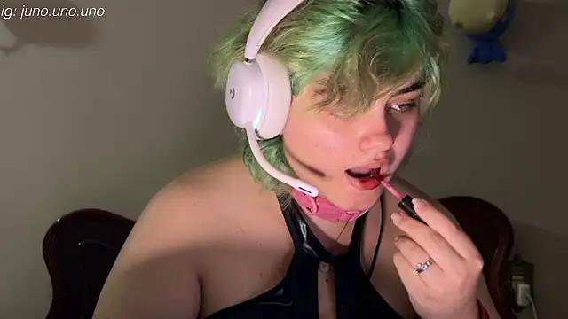 Snapshot of yudrayeb chatting on 02.20.25 yudrayeb online show from 02.20.25