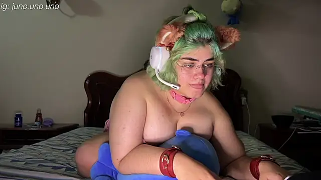 Snapshot of yudrayeb chatting on 02.20.25 yudrayeb online show from 02.20.25