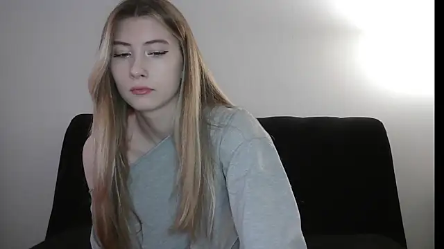 ErikaShyy online show from 11.20.25