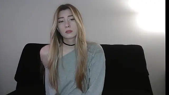 ErikaShyy online show from 12.15.25