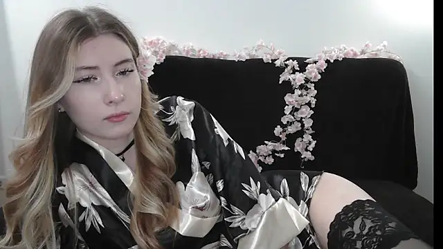 ErikaShyy online show from 04.22.26