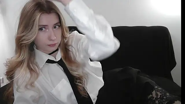 ErikaShyy online show from 04.23.26