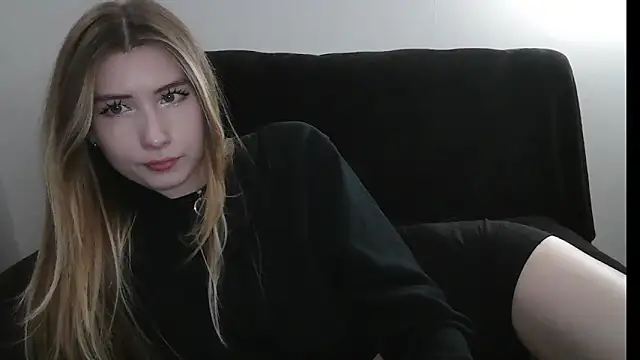 Snapshot of ErikaShyy chatting on 05.18.26 ErikaShyy online show from 05.18.26