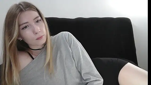 Snapshot of ErikaShyy chatting on 05.19.26 ErikaShyy online show from 05.19.26