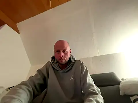 Snapshot of nikeaddicted2 chatting on 11.22.25 nikeaddicted2 online show from 11.22.25