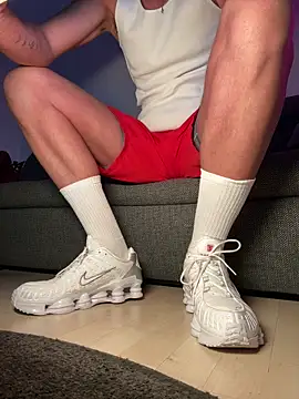 Snapshot of nikeaddicted2 chatting on 12.20.25 nikeaddicted2 online show from 12.20.25