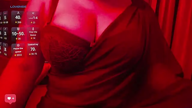 Snapshot of Alexandra007 chatting on 11.05.25 Alexandra007 online show from 11.05.25