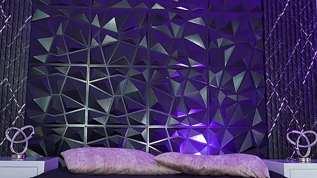 Snapshot of LiaFlowers chatting on 12.22.25 LiaFlowers online show from 12.22.25