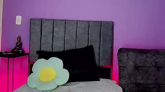 Snapshot of GabrielaMK chatting on 03.09.25 GabrielaMK online show from 03.09.25