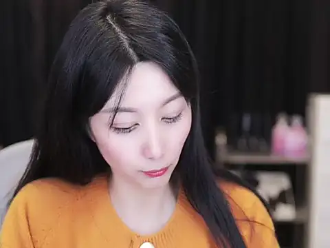 Snapshot of Nuyoah-77 chatting on 11.01.25 Nuyoah-77 online show from 11.01.25