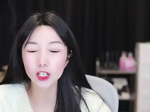 Snapshot of Nuyoah-77 chatting on 11.03.25 Nuyoah-77 online show from 11.03.25