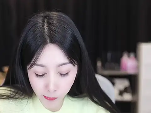 Snapshot of Nuyoah-77 chatting on 11.04.25 Nuyoah-77 online show from 11.04.25