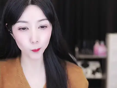 Snapshot of Nuyoah-77 chatting on 11.08.25 Nuyoah-77 online show from 11.08.25