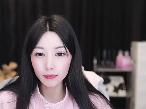 Snapshot of Nuyoah-77 chatting on 11.13.25 Nuyoah-77 online show from 11.13.25