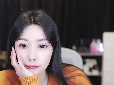 Snapshot of Nuyoah-77 chatting on 12.02.25 Nuyoah-77 online show from 12.02.25