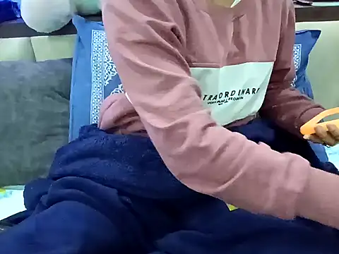 Snapshot of GoldnessAishu chatting on 12.23.24 GoldnessAishu online show from 12.23.24