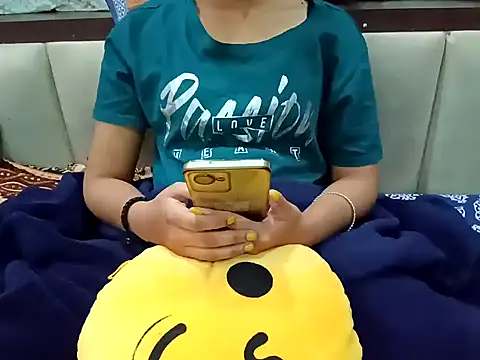 Snapshot of GoldnessAishu chatting on 12.25.24 GoldnessAishu online show from 12.25.24