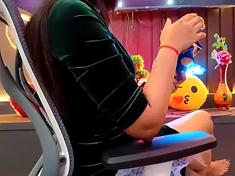 Snapshot of GoldnessAishu chatting on 03.22.25 GoldnessAishu online show from 03.22.25