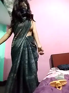 Snapshot of Hotty-Divya chatting on 09.25.25 Hotty-Divya online show from 09.25.25