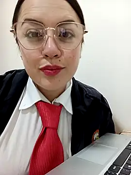 Lesly 10- online show from 10.21.25