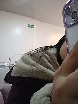 Snapshot of Lesly_10- chatting on 06.18.26 Lesly 10- online show from 06.18.26