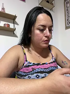 Snapshot of Lesly_10- chatting on 07.15.26 Lesly 10- online show from 07.15.26