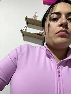 Snapshot of Lesly_10- chatting on 07.27.26 Lesly 10- online show from 07.27.26