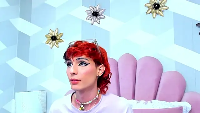 Snapshot of KylieMonnett chatting on 03.05.25 KylieMonnett online show from 03.05.25
