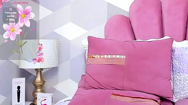 Snapshot of KylieMonnett chatting on 03.14.25 KylieMonnett online show from 03.14.25