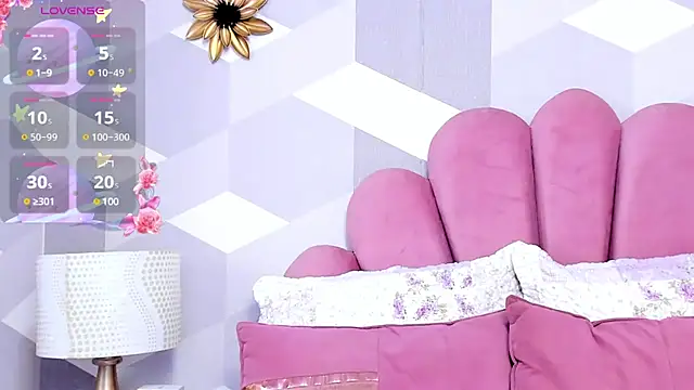 Snapshot of KylieMonnett chatting on 03.16.25 KylieMonnett online show from 03.16.25