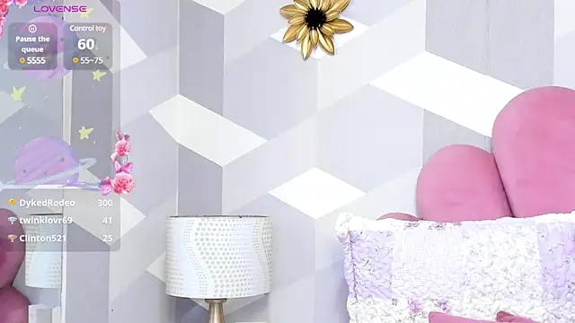 Snapshot of KylieMonnett chatting on 03.23.25 KylieMonnett online show from 03.23.25