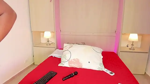 EmilyyStuart online show from 10.16.25